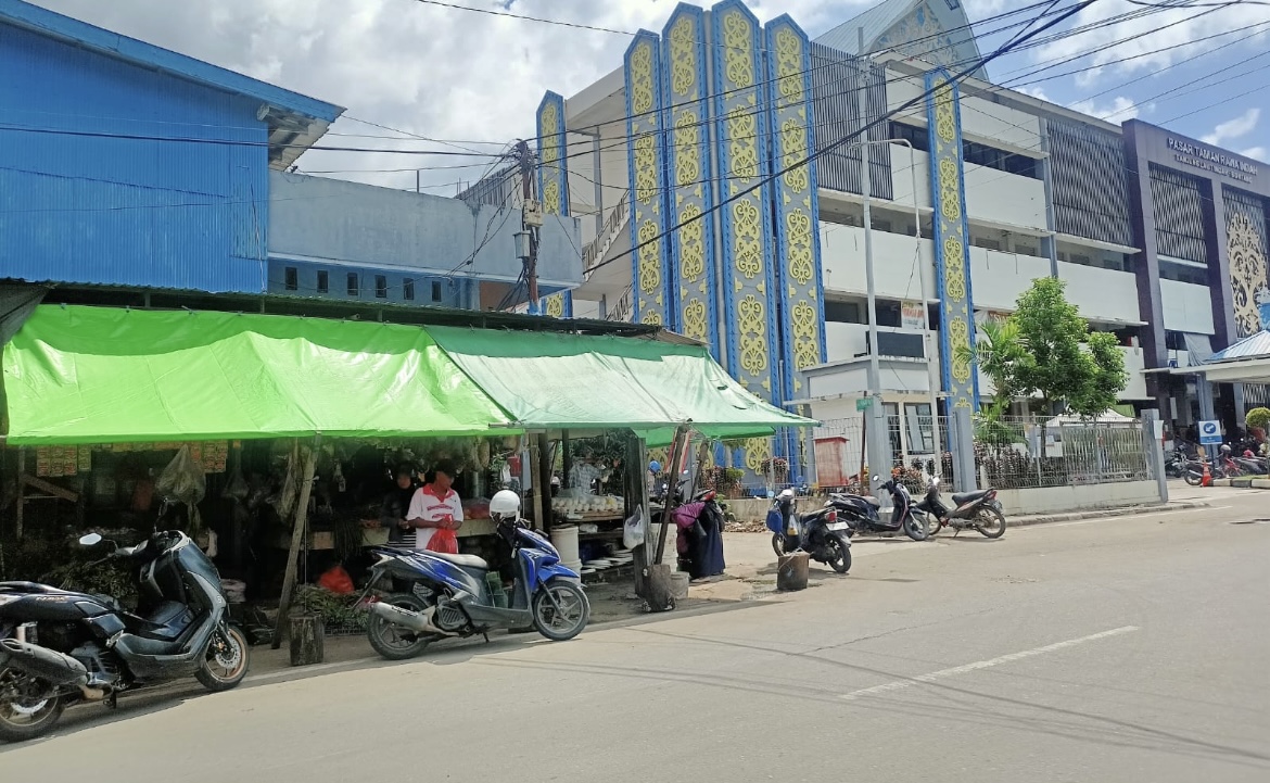 Cuaca Tak Menentu, Penjual Sayuran di Pasar Tamrin Bontang Alami Penurunan Omset Hingga Kehabisan Stok