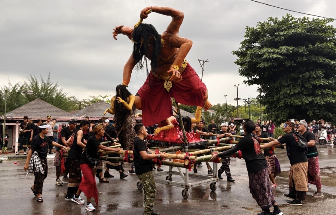 Ogoh-Ogoh Meriahkan Kutim, Warga Antusias Sambut Nyepi 1948