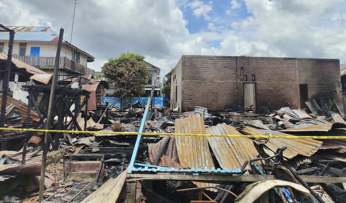 Api dari Barakan Mengganas, Permukiman Padat Sangatta Utara Terbakar ?