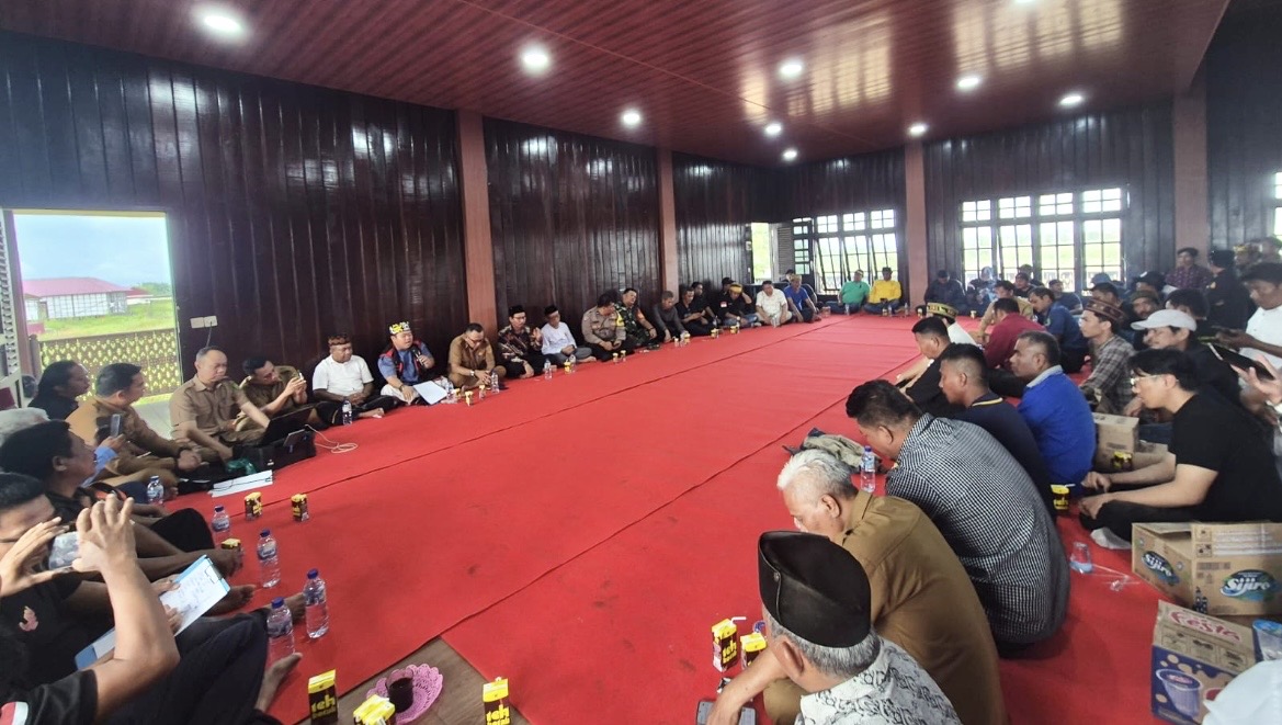 Imbas Pukuli Warga, 3 Pelaku di Sangatta Kena Denda Adat Rp77 Juta dan 3 Ekor Ayam Kampung
