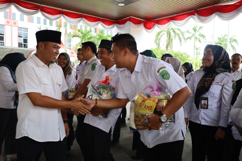 Penyerahan Bantuan Sembako Asn dan non ASN Kukar
