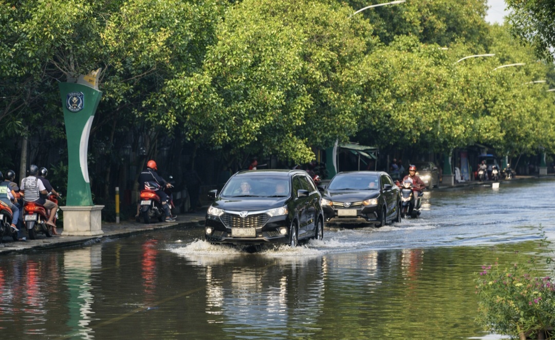 Neni Moerniaeni Minta Intervensi Pusat Atasi Masalah Banjir Rob Bontang Kuala