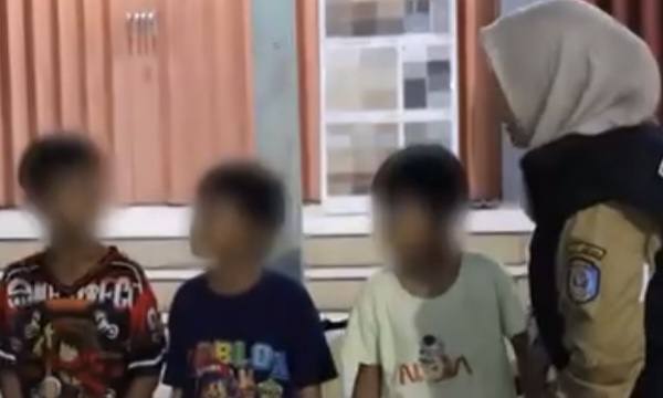 Satpol PP Bontang Patroli Wajib Belajar di Berbas Tengah