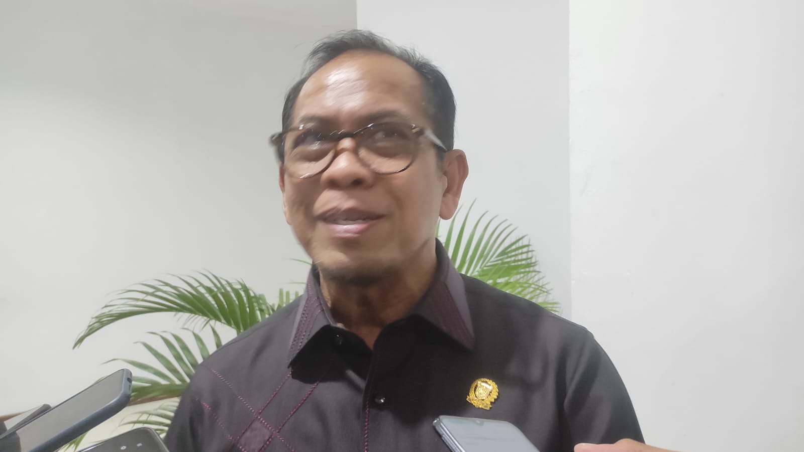 Tuntut Ganti Rugi, Warga tutup Jalan, Dewan Ajak Kedua Pihak Duduk Bersama