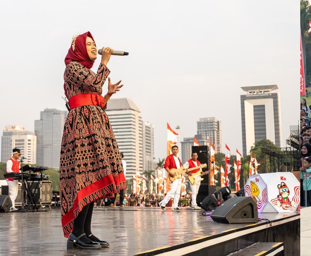 Penyanyi Asal Bontang Menghibur Warga Jakarta dalam Acara Gemilang Silang Monas 2024