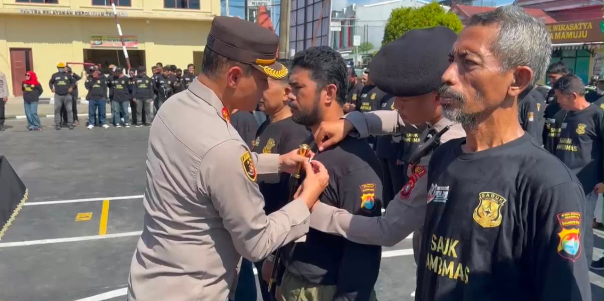 Bangun Kolaborasi Jaga Kamtibmas, Kapolresta Mamuju Sematkan Pin Sabuk Kamtibmas kepada 261 Warga