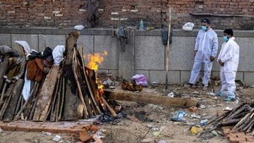 Bantuan Medis Mulai Tiba di India buat Atasi Lonjakan Covid