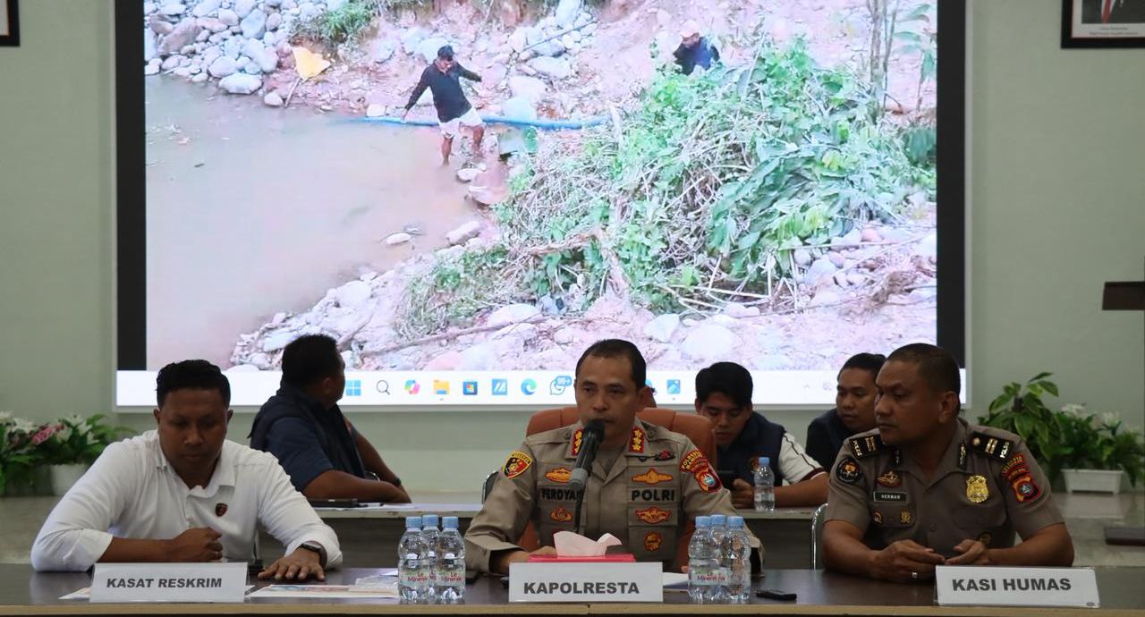 Polresta Mamuju Ungkap 3 Lokasi Penambangan Emas Ilegal Sita 3 Unit Excavator dan Belasan Mesin Pompa
