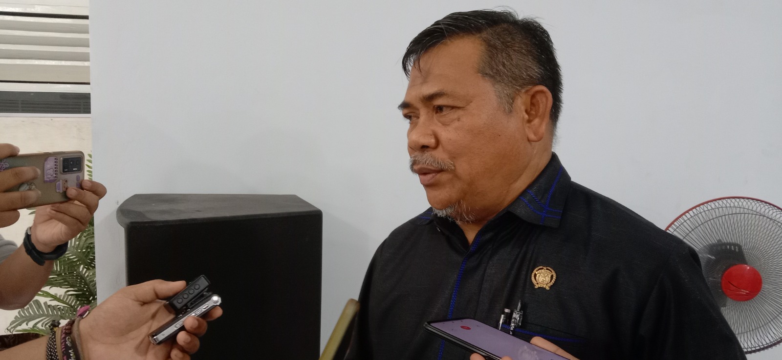 Inisiatif Anggota DPRD Kutai Timur Merapikan Kota Sangatta Dengan Perbaikan Baliho dan Spanduk