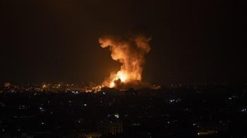 Gempuran Udara Israel Balas Serangan Roket Hamas
