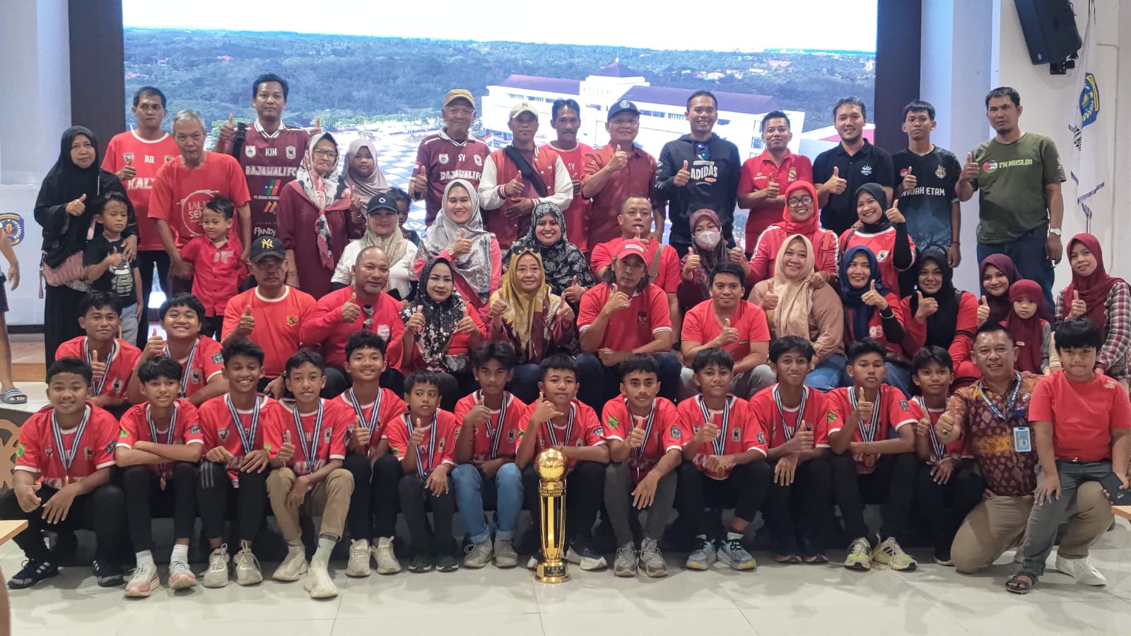 Tim Rajawali FC Bontang berhasil meraih gelar juara di Liga Sentra Indonesia (LSI) U-14 yang berlangsung di Jakarta