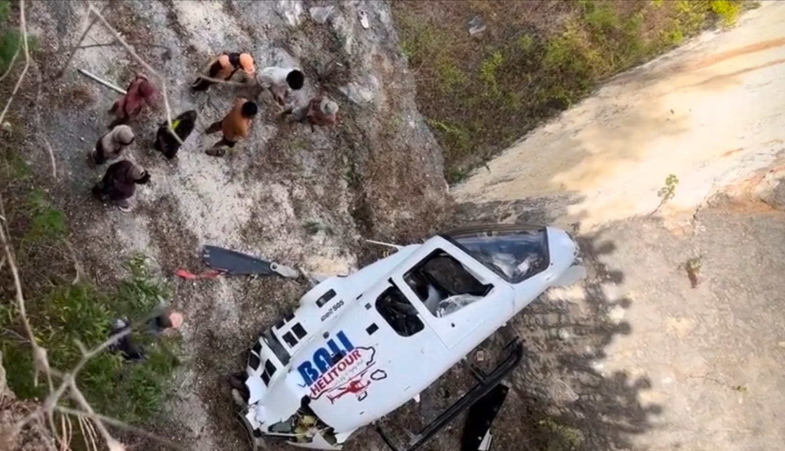 Sebuah Helikopter di Bali Jatuh Karena Terlilit Tali Layangan