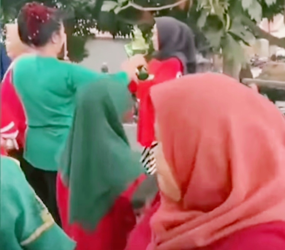 Emak-Emak Asyik Pesta Miras di Jeneponto, Ditangani Polisi Usai Video Viral