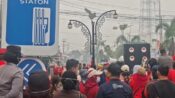 Aksi di depan kantor PLN Bontang. dok : expresi